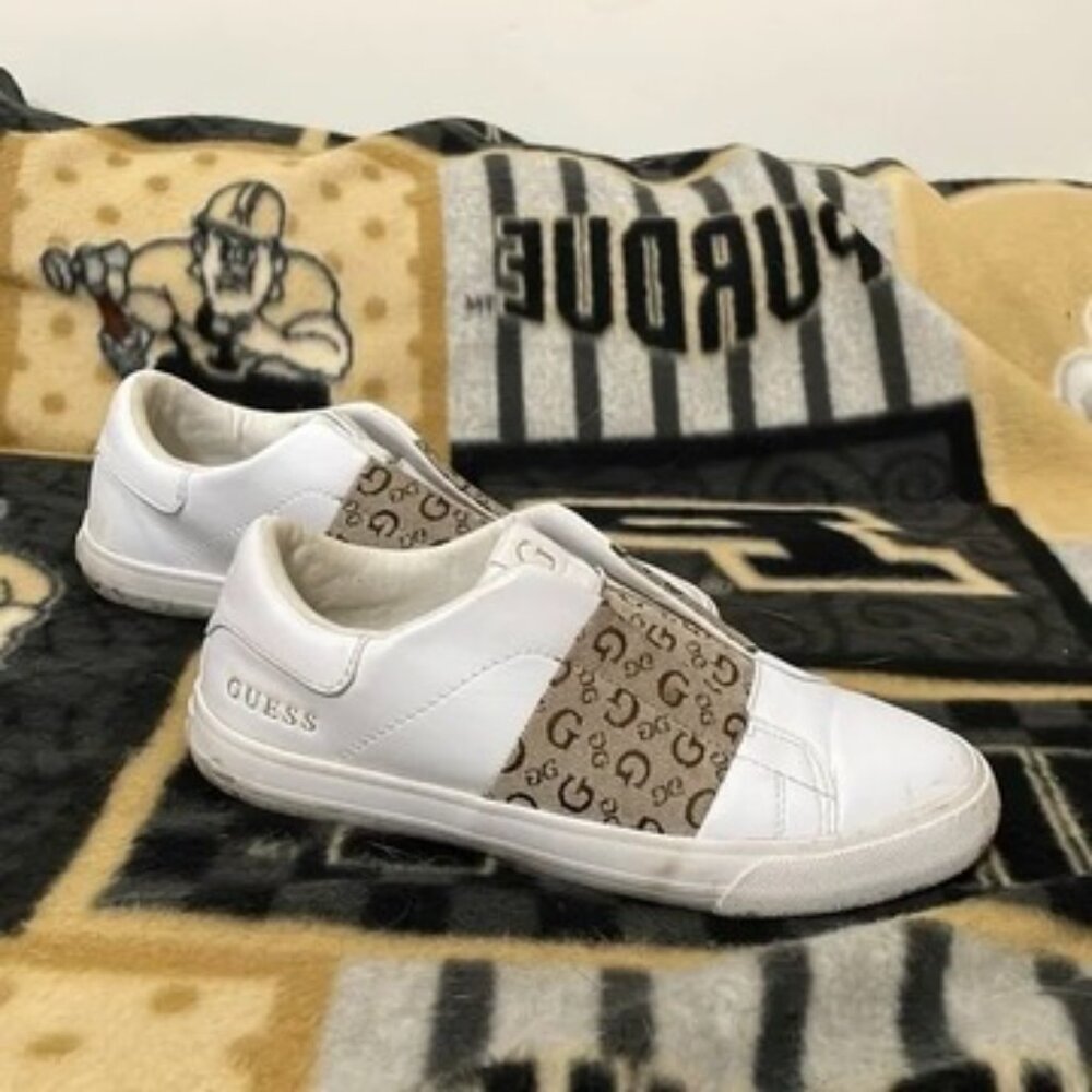 Guess White Shoes with "G" Logo - WGSOON-R, Size 5.5M